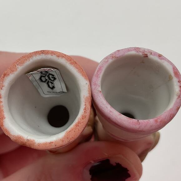 Vintage Valentines Day UCGC boy girl thimbles Porcelain sewing collectibles - Picture 6 of 7